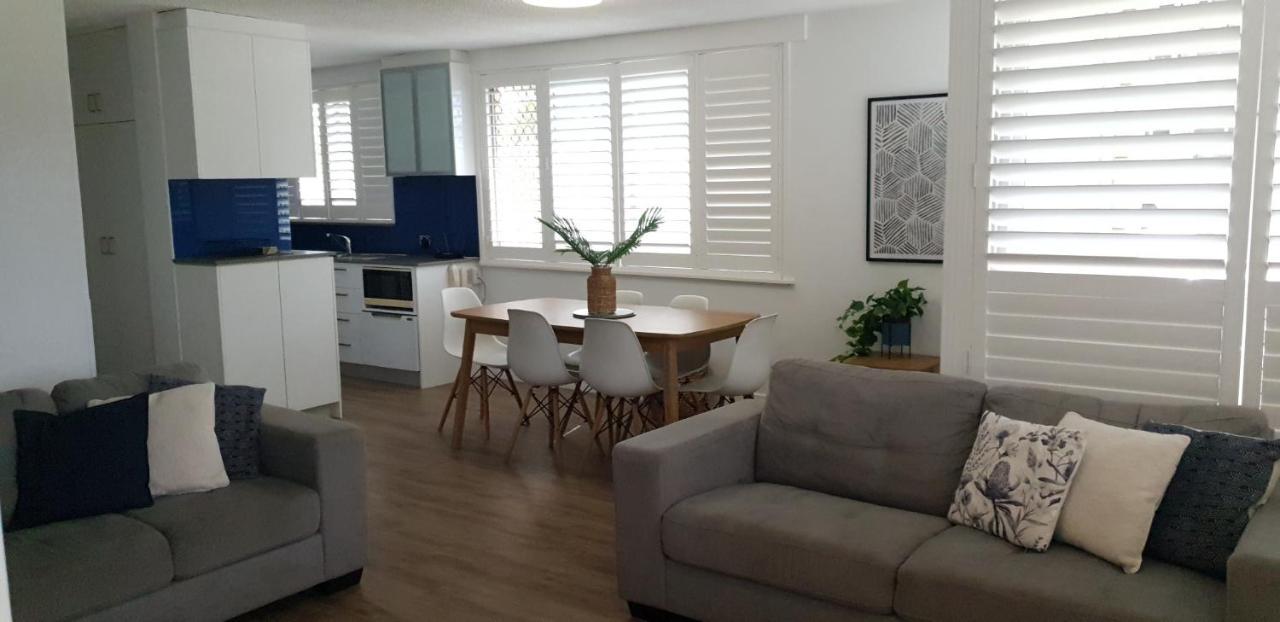 Wyuna Beachfront Holiday Apartments Gold Coast Eksteriør bilde